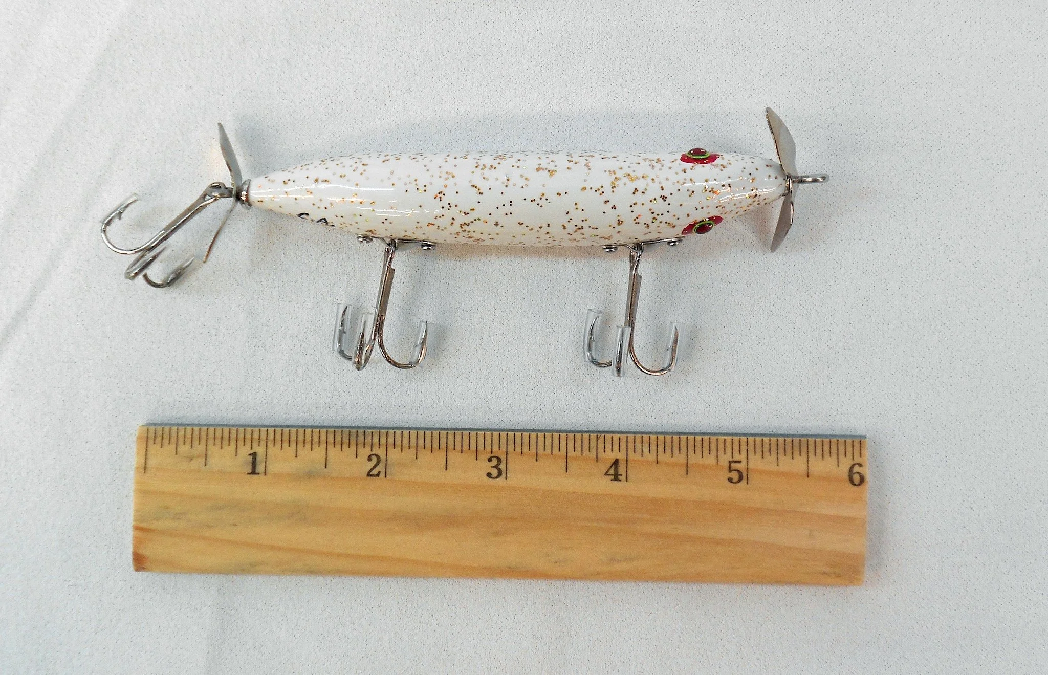 the+wounded+minnow+lure_white+